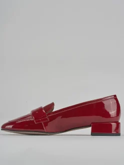 Mocassini tacco 2cm vernice bordo'