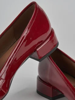 Mocassini tacco 2cm vernice bordo'