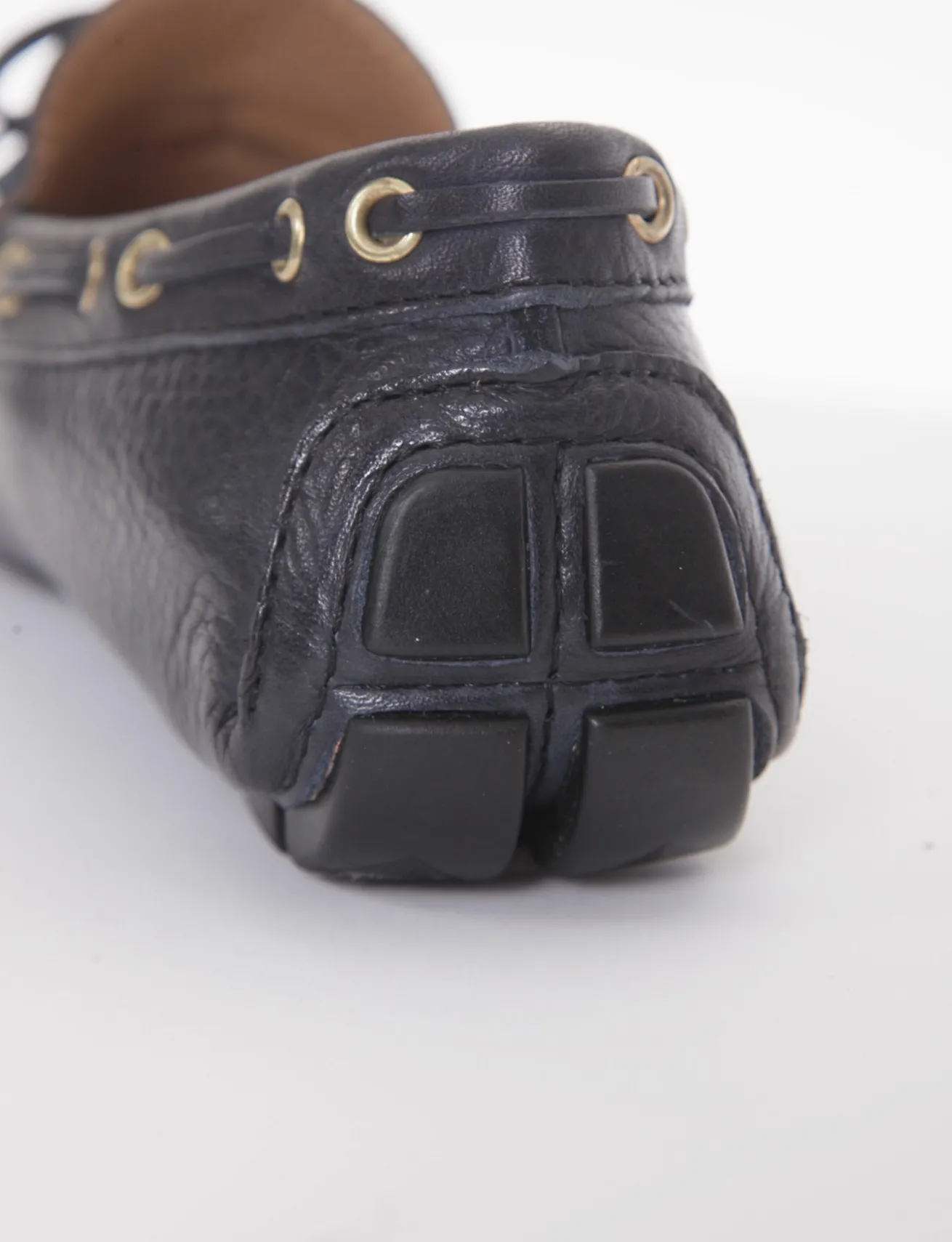 mocassino fondo gomma e soletto interno in vera pelle. Tomaia in morbidissima pelle martellata blu