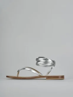 Sandali tacco 1cm laminato argento