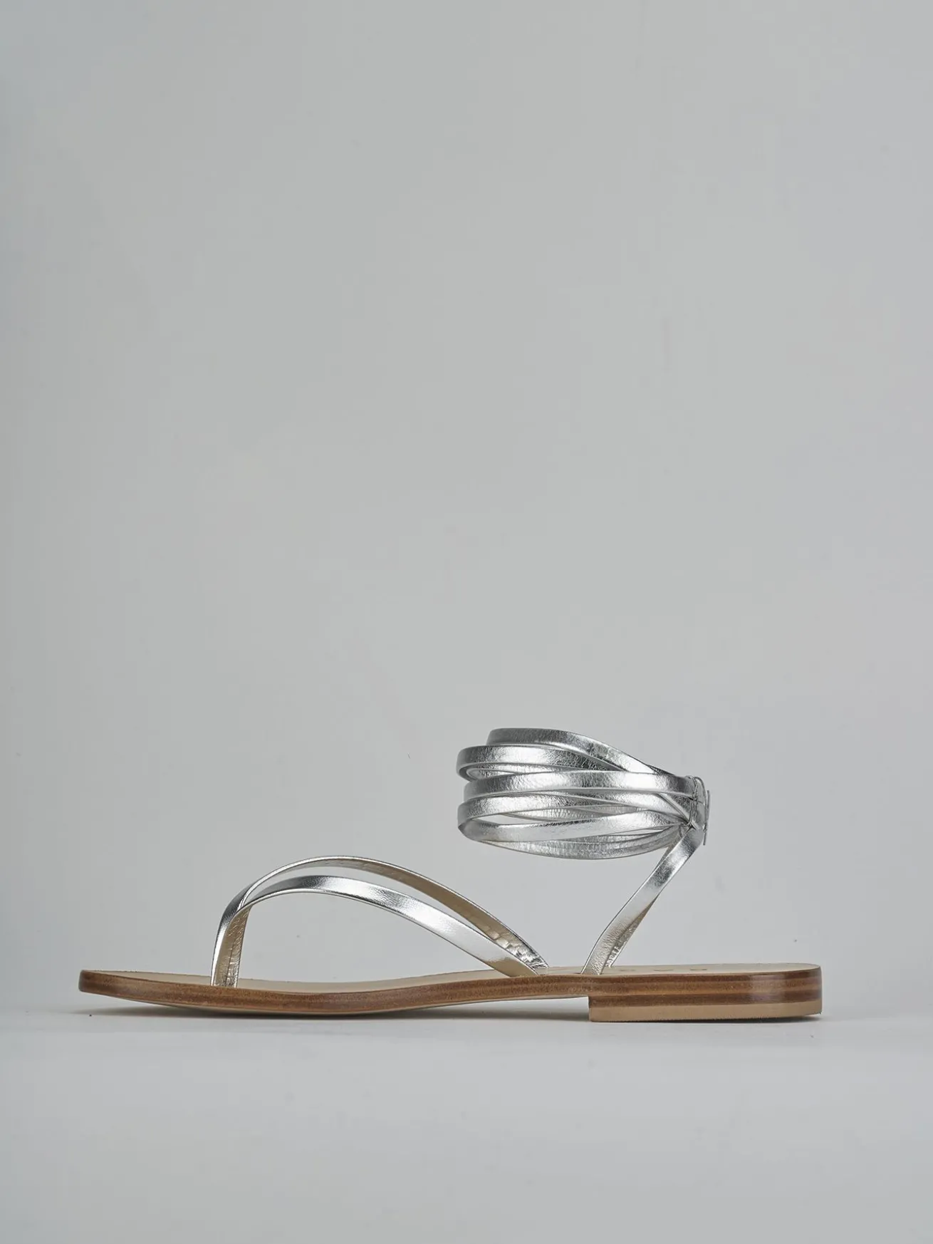 Sandali tacco 1cm laminato argento