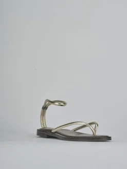 Sandali tacco 1cm laminato oro