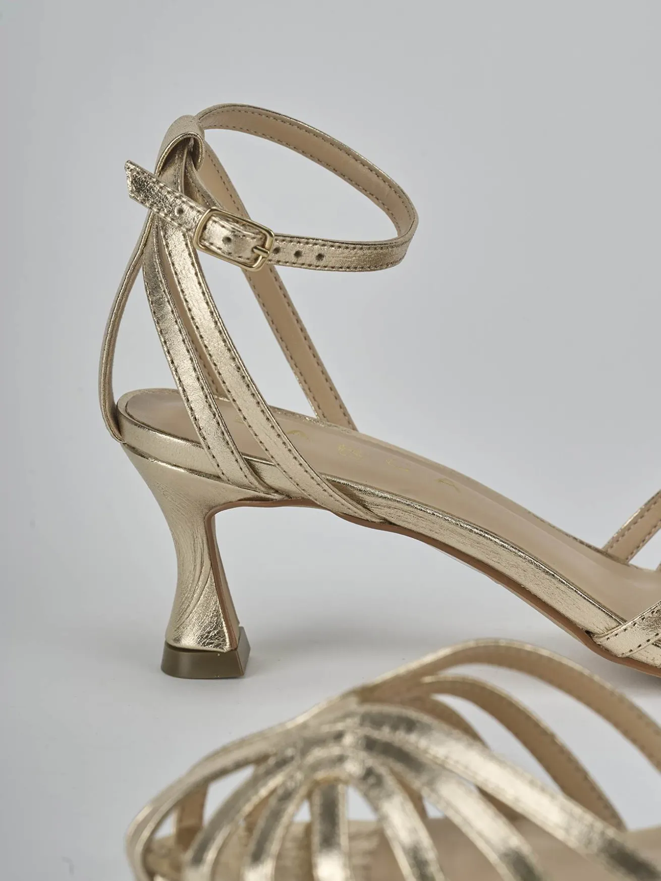 Sandali tacco 5cm laminato oro