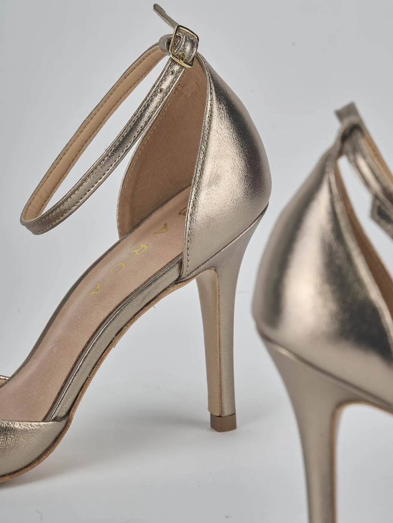 Sandali tacco 9cm laminato oro