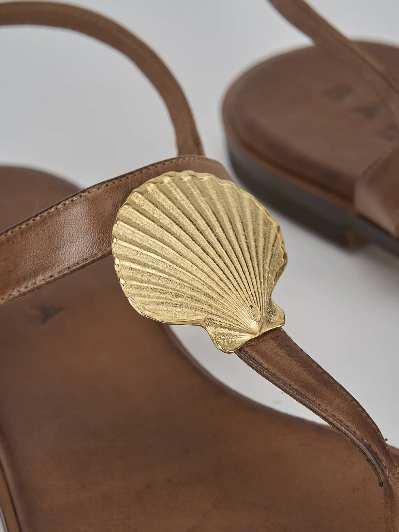 Sandali tacco 1cm pelle marrone