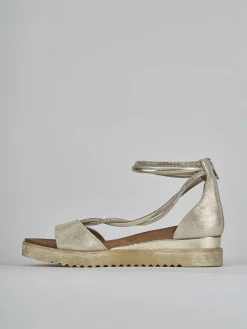 Sandali tacco 2cm pelle oro