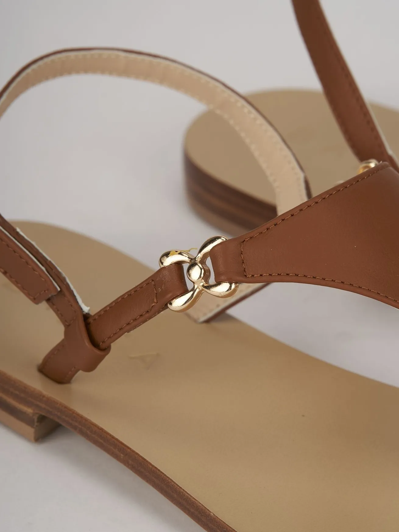 Sandalo infradito tacco 1 cm marrone pelle