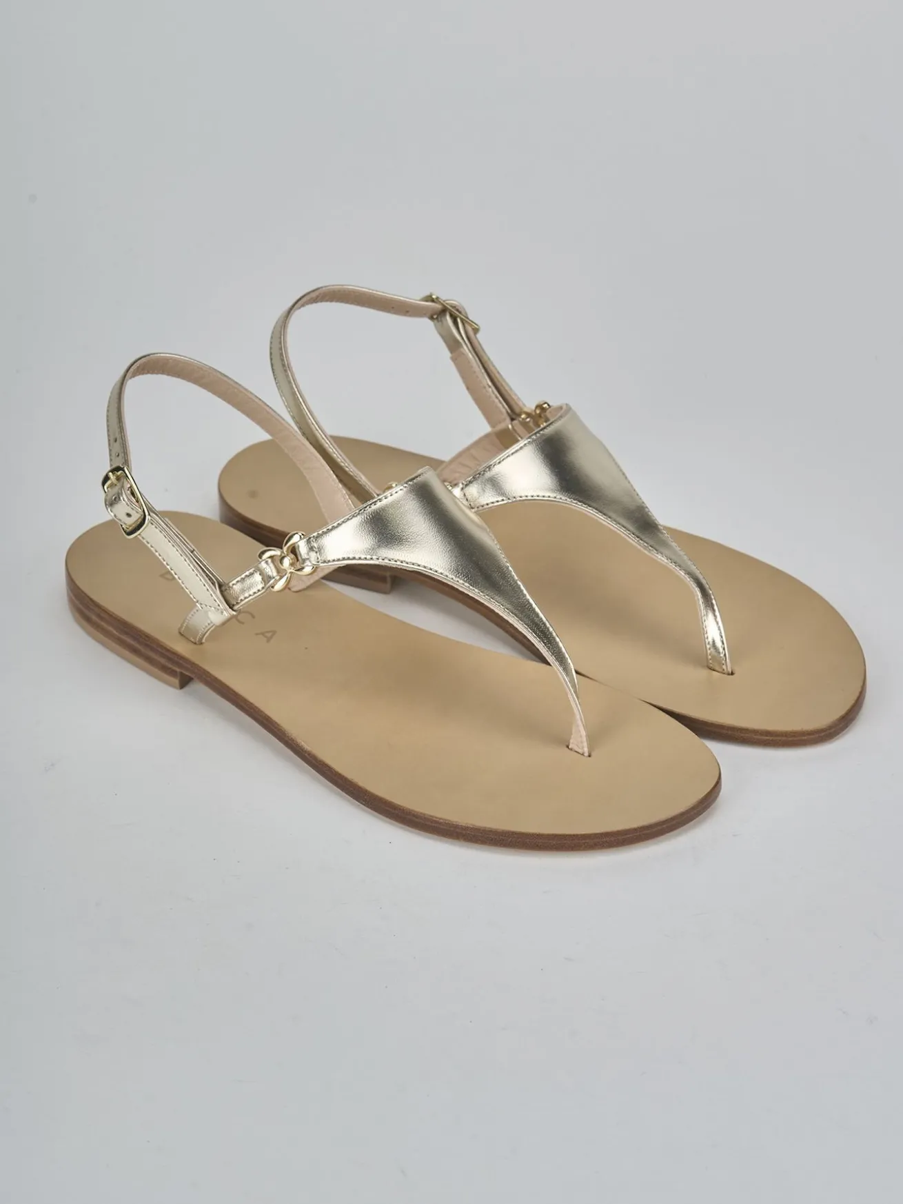 Sandalo infradito tacco 1 cm oro laminato