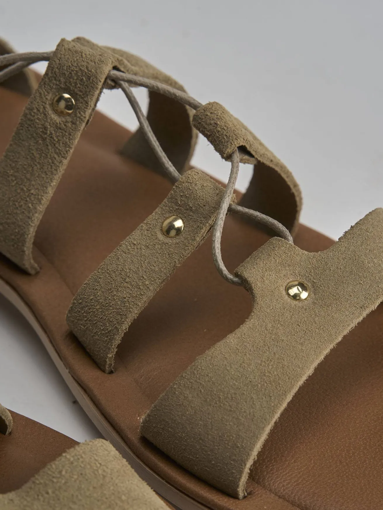 Sandalo tacco 1 cm beige camoscio