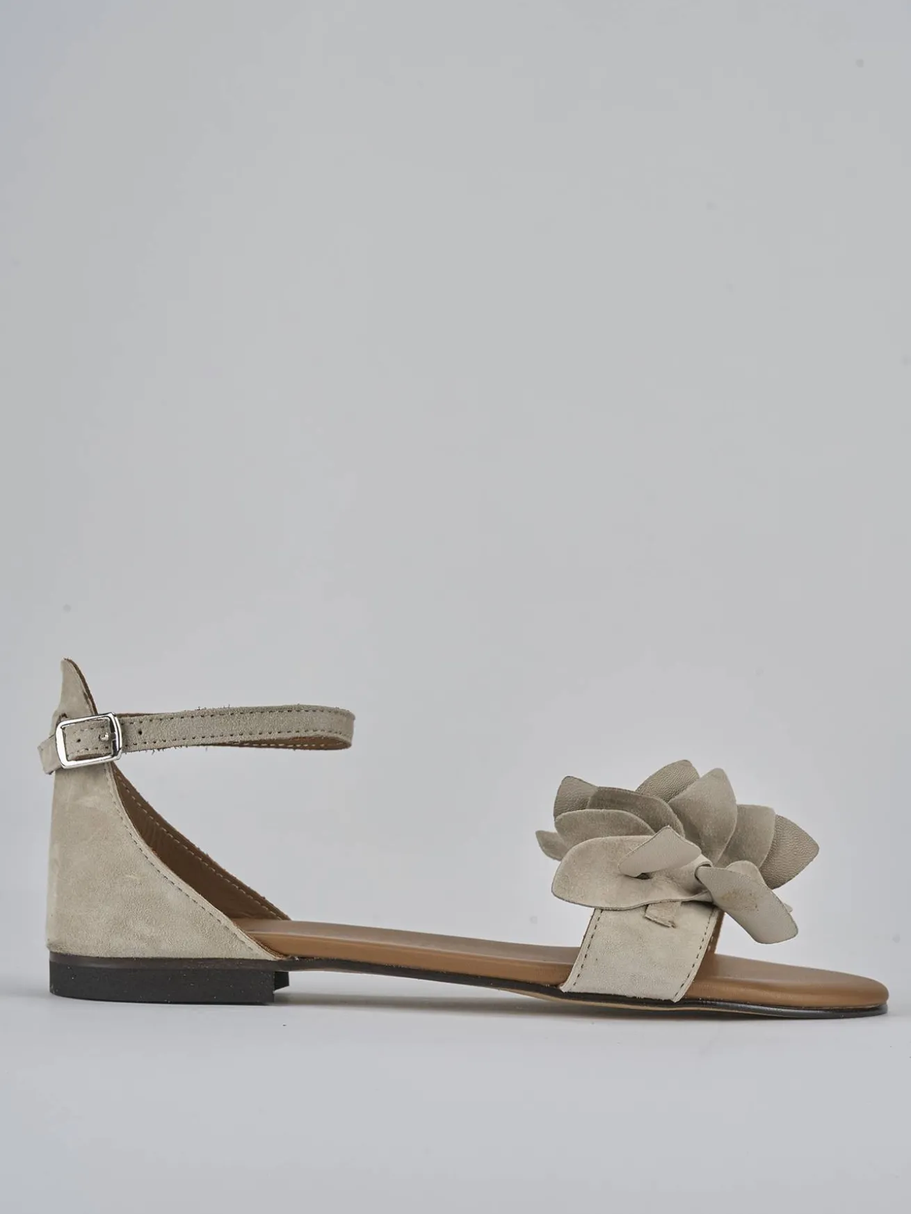 Sandalo tacco 1 cm beige camoscio