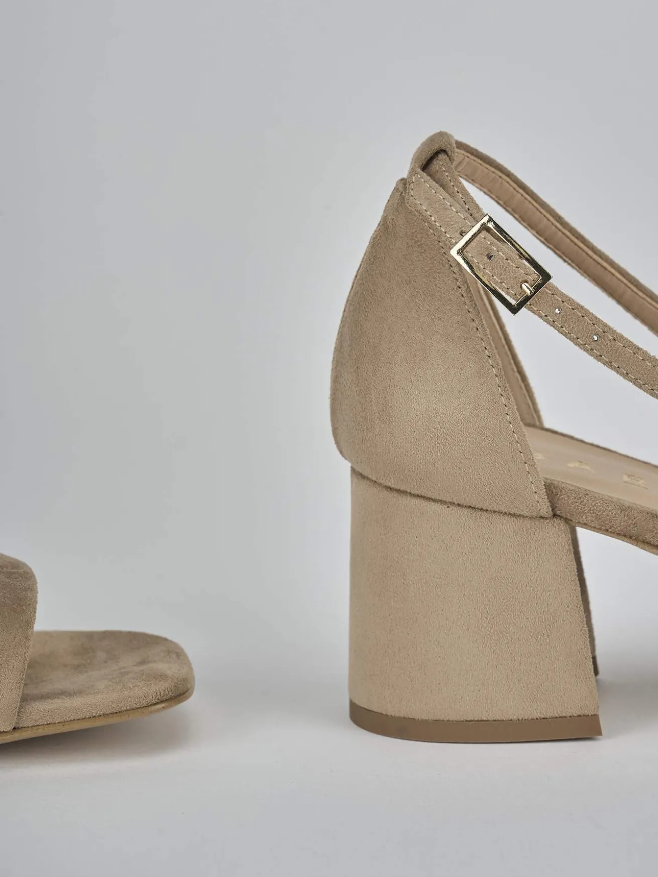 Sandalo tacco 6 cm beige camoscio