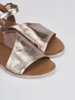 Sandalo tacco 1 cm bronzo pelle