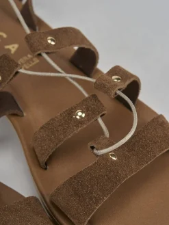 Sandalo tacco 1 cm marrone camoscio