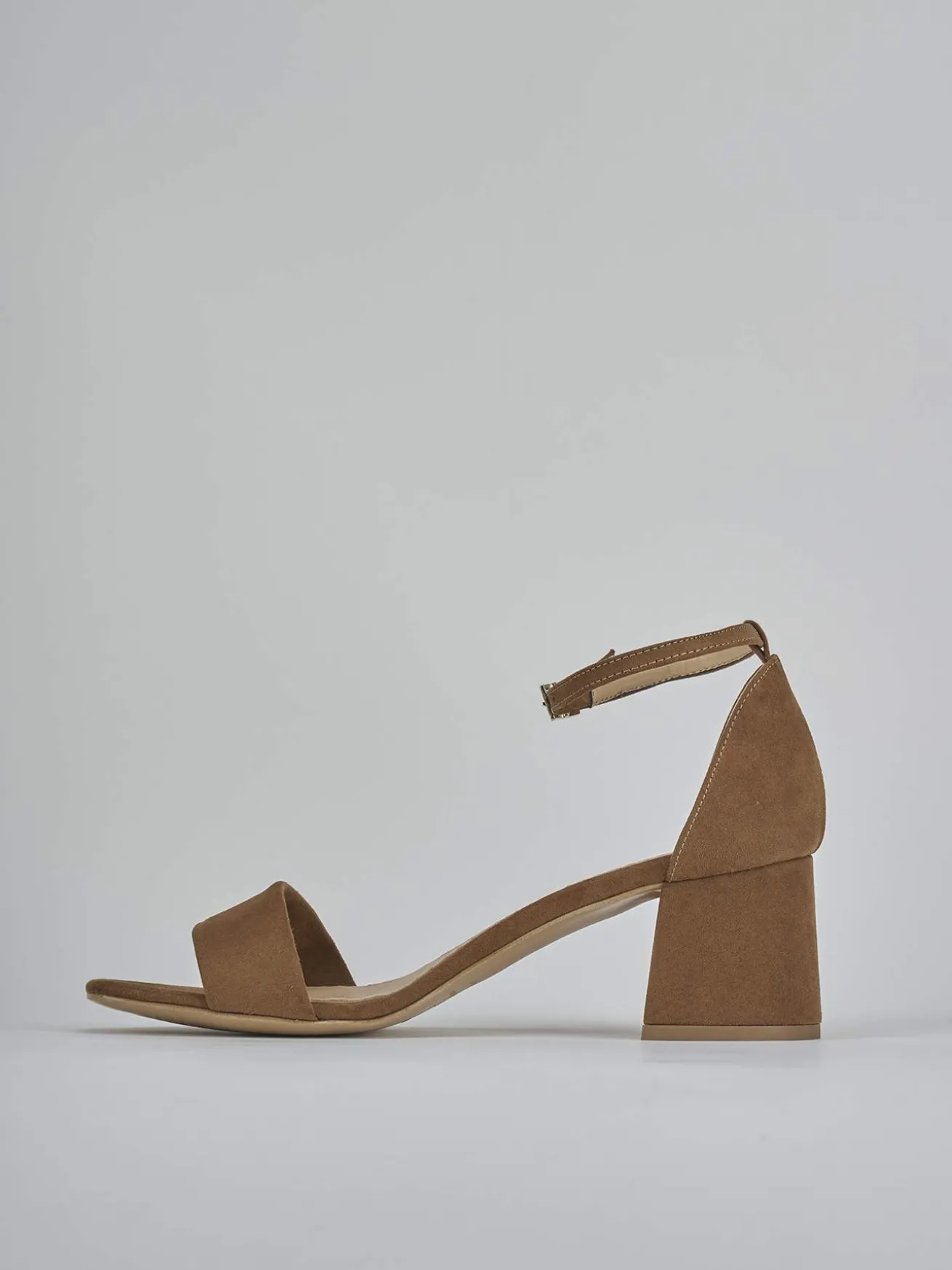 Sandalo tacco 6 cm marrone camoscio