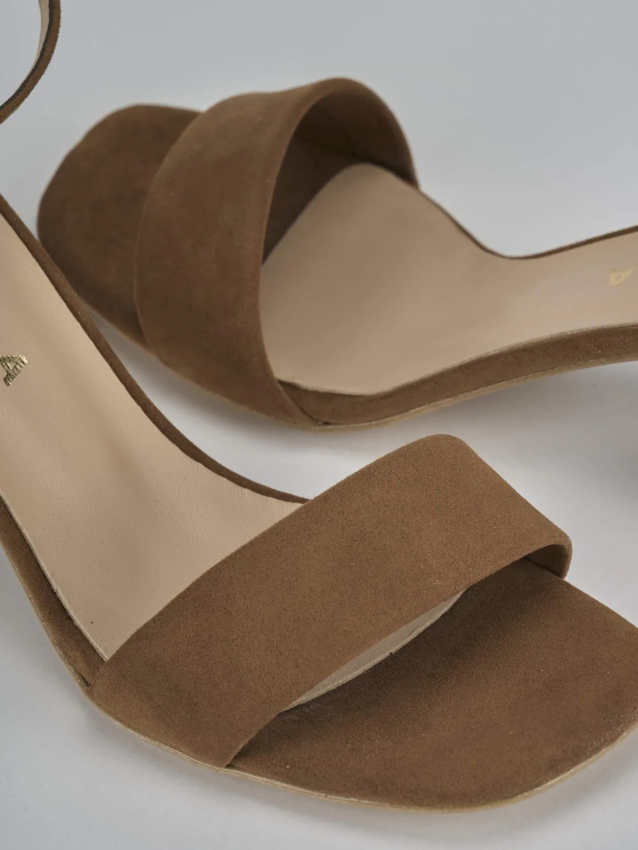 Sandalo tacco 6 cm marrone camoscio