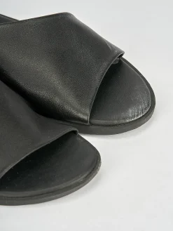 Sandalo tacco 1 cm nero