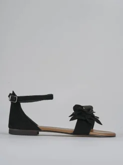 Sandalo tacco 1 cm nero camoscio