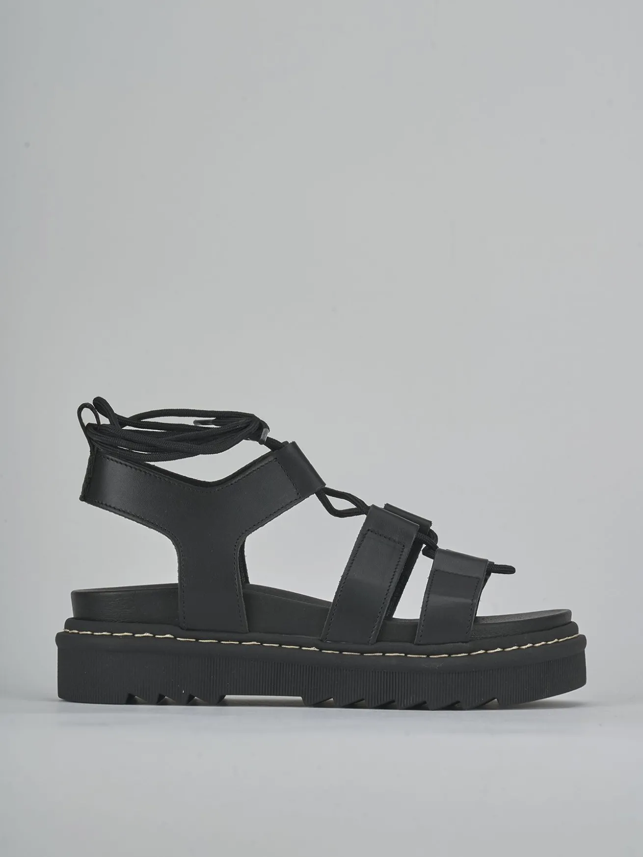 Sandalo tacco 1 cm nero pelle