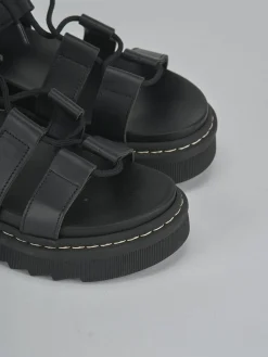 Sandalo tacco 1 cm nero pelle