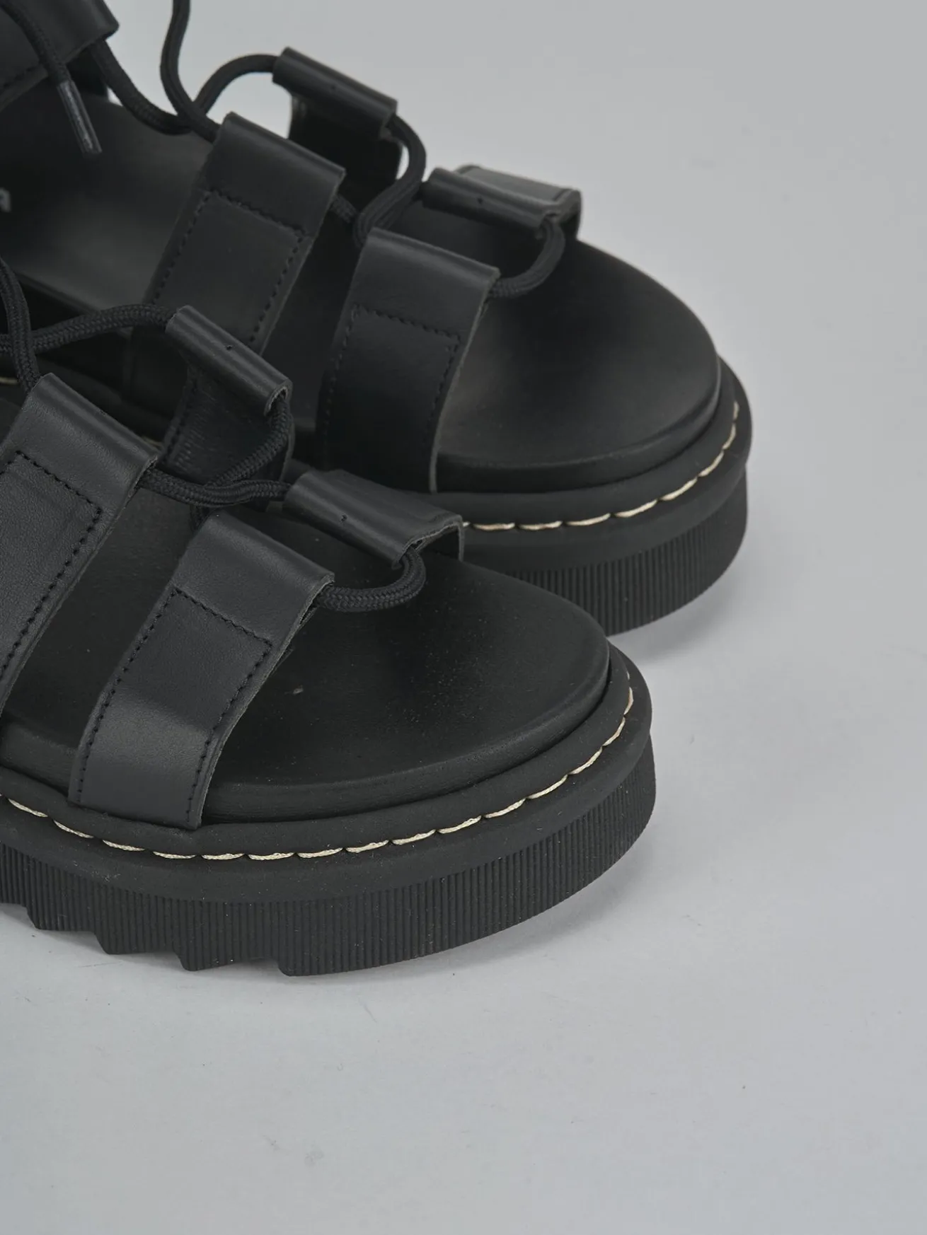 Sandalo tacco 1 cm nero pelle