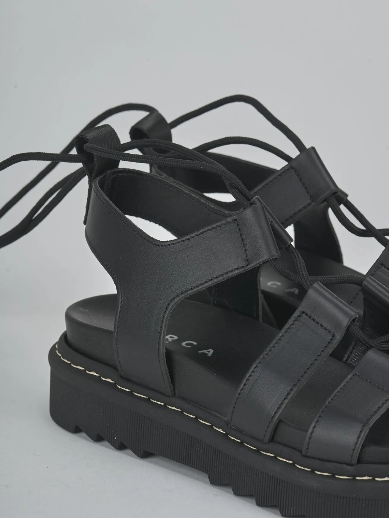 Sandalo tacco 1 cm nero pelle