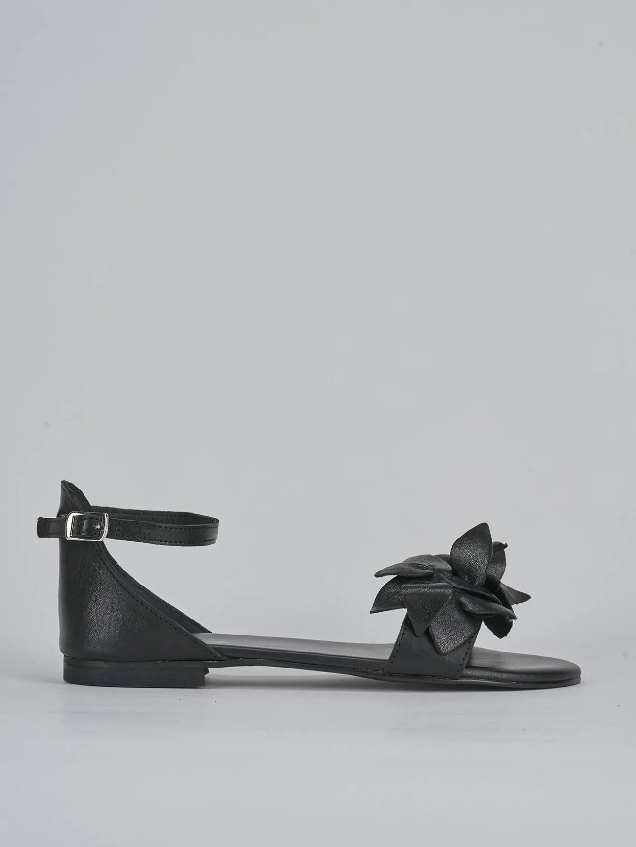 Sandalo tacco 1 cm nero pelle