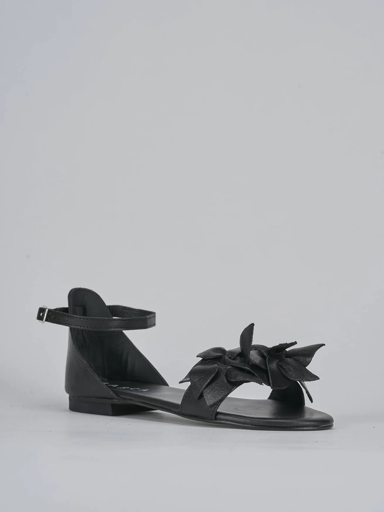 Sandalo tacco 1 cm nero pelle