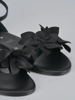 Sandalo tacco 1 cm nero pelle