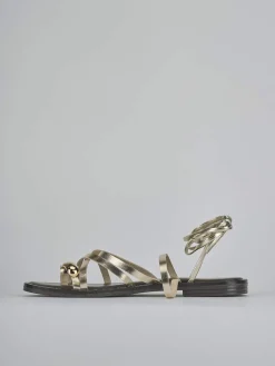 Sandalo tacco 1 cm oro laminato