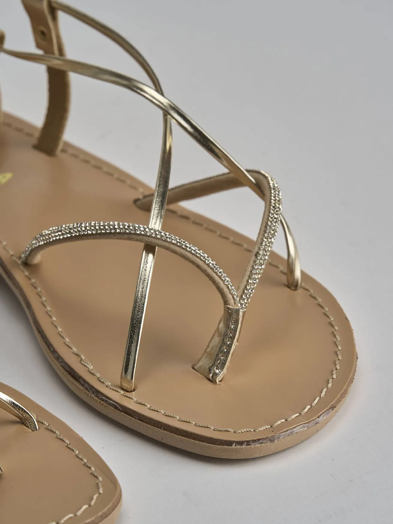 Sandalo tacco 1 cm oro pelle