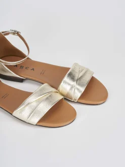 Sandalo tacco 1 cm oro pelle