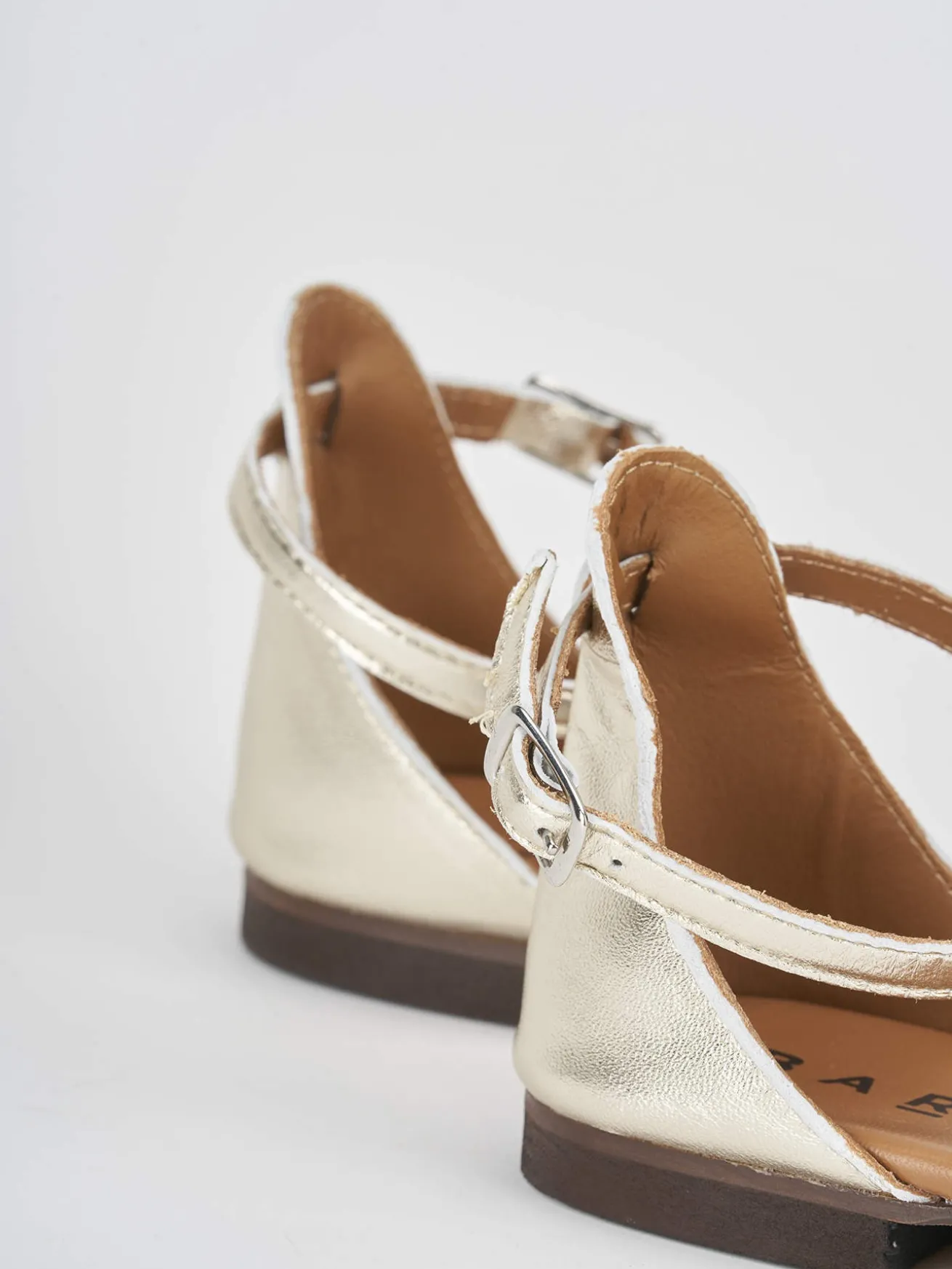 Sandalo tacco 1 cm oro pelle