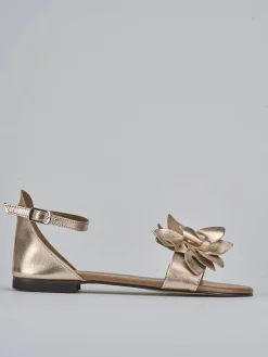 Sandalo tacco 1 cm rosa laminato