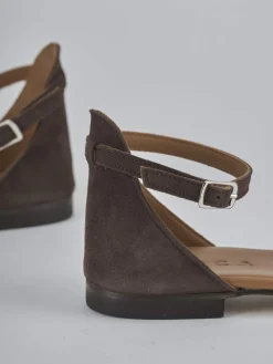 Sandalo tacco 1 cm testa camoscio