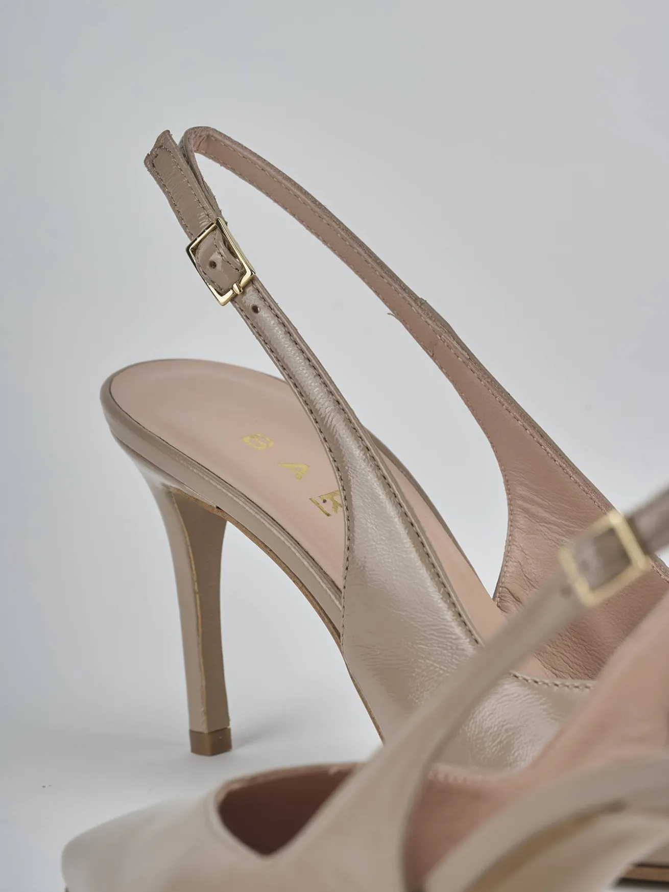 Slingback decolte tacco 7 cm beige vernice