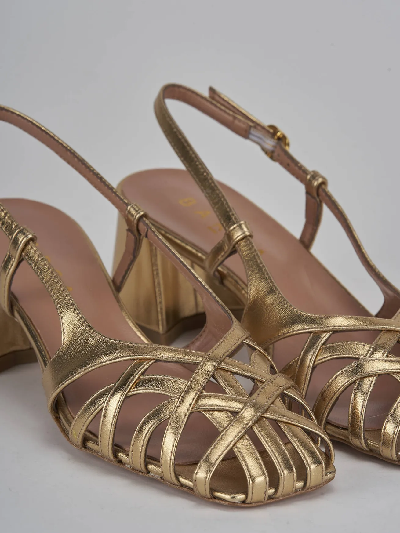 Slingback tacco 6cm laminato oro