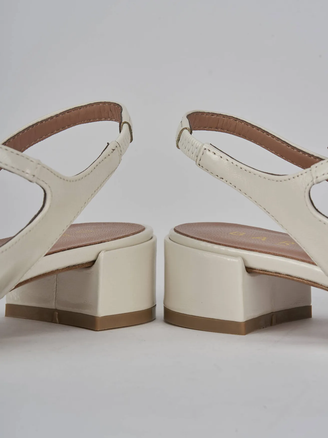 Slingback tacco 3cm vernice bianco