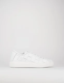 sneakers fondo gomma e soletto interno in vera pelle. tomaia in morbida pelle intrecciata bianco