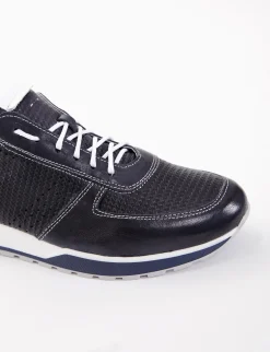 sneakers fondo in gomma e soletto interno in vera pelle. Tomaia in morbidissima pelle intrecciata con particolarissima suola ammortizzata blu