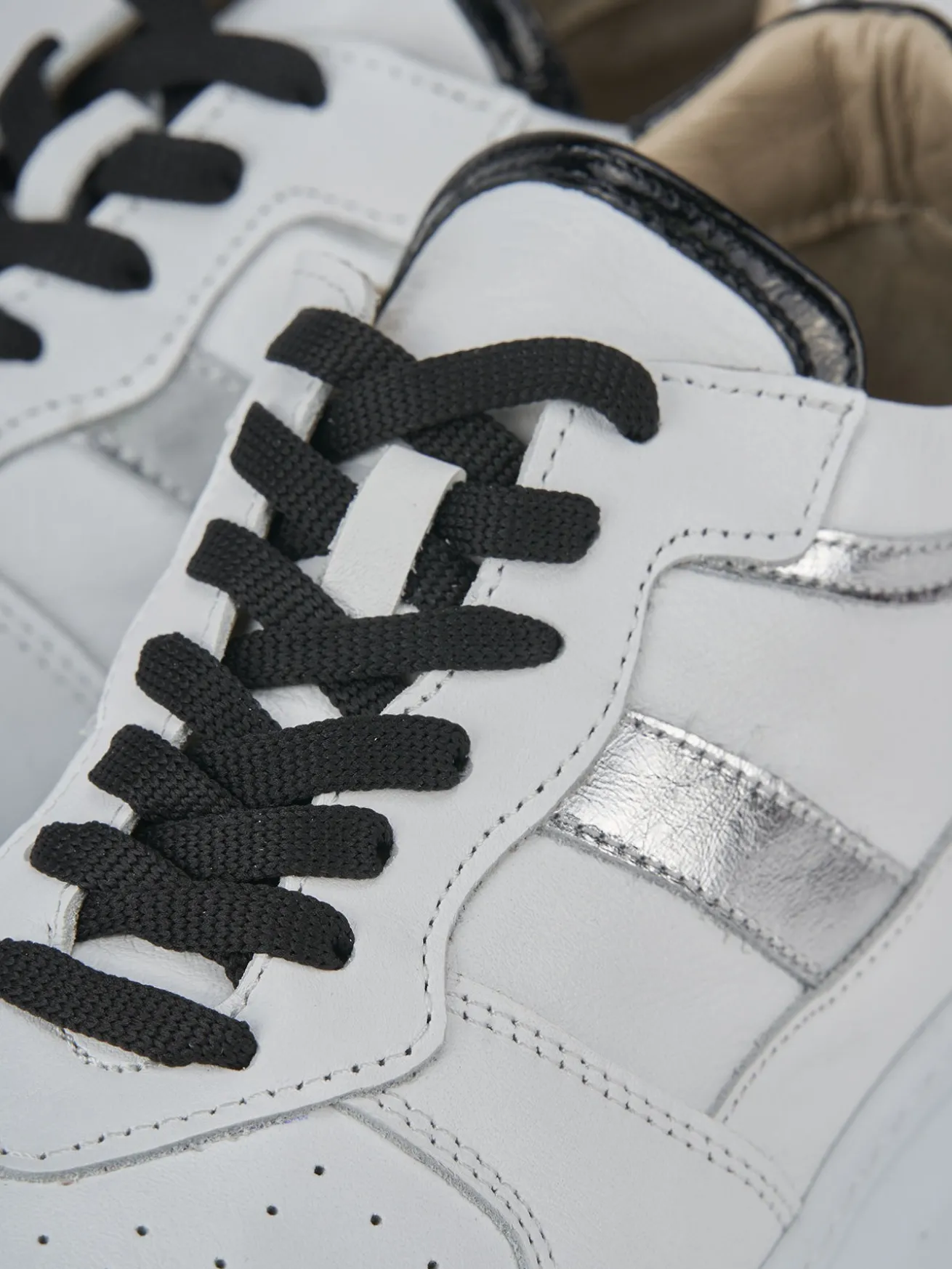 Sneakers tacco 1cm pelle bianco