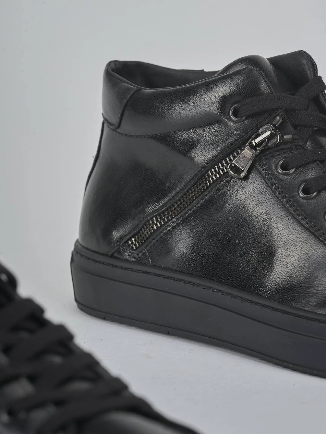 Sneakers tacco 1cm pelle nero