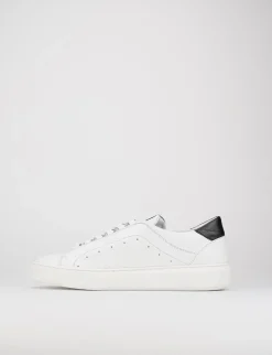 snkrs fondo gomma e soletto interno in vera pelle. tomaia in morbida pelle bianco