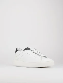 snkrs fondo gomma e soletto interno in vera pelle. tomaia in morbida pelle bianco