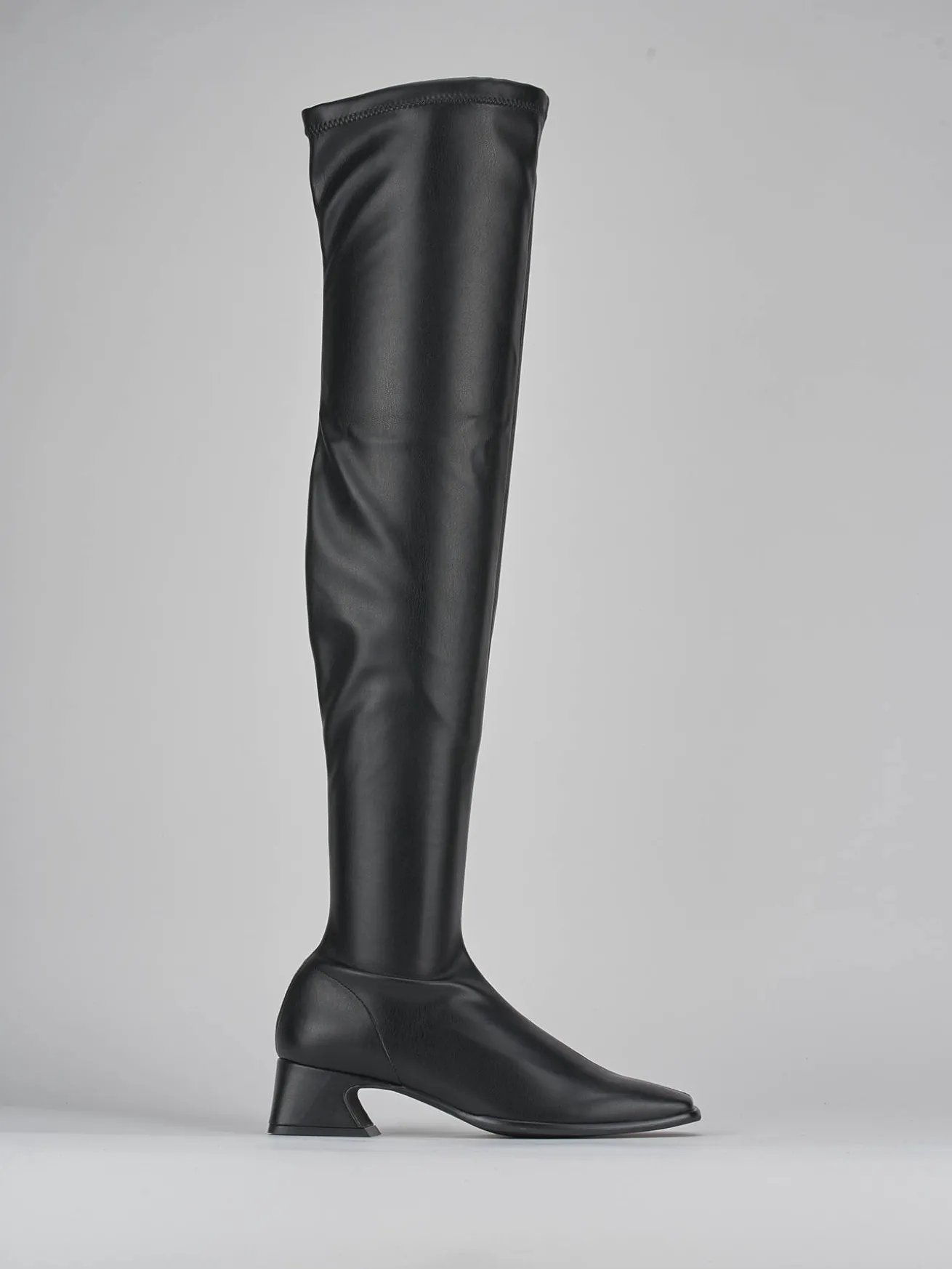 Stivale scosciato tacco 5cm nero pelle