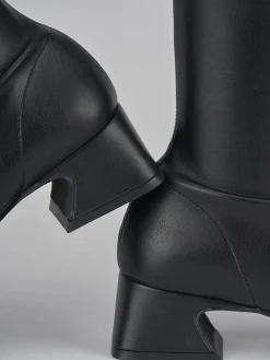 Stivale scosciato tacco 5cm nero pelle