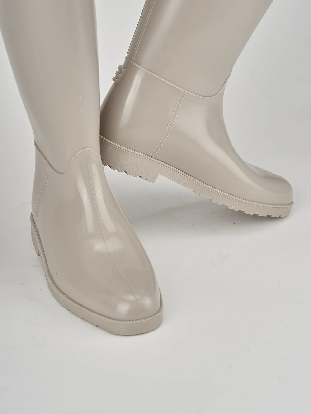 Stivale tacco 2 cm beige gomma