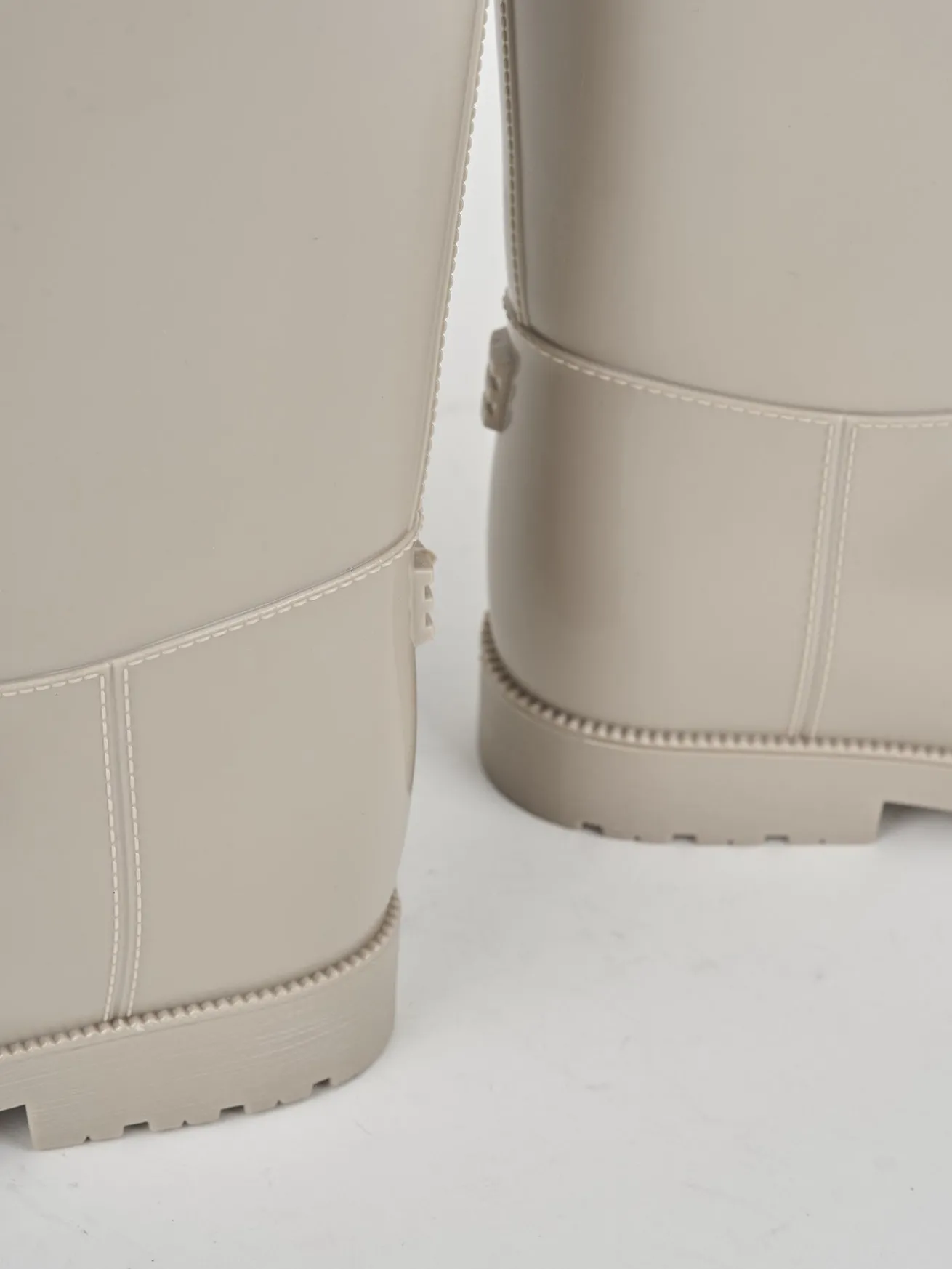 Stivale tacco 2 cm beige gomma