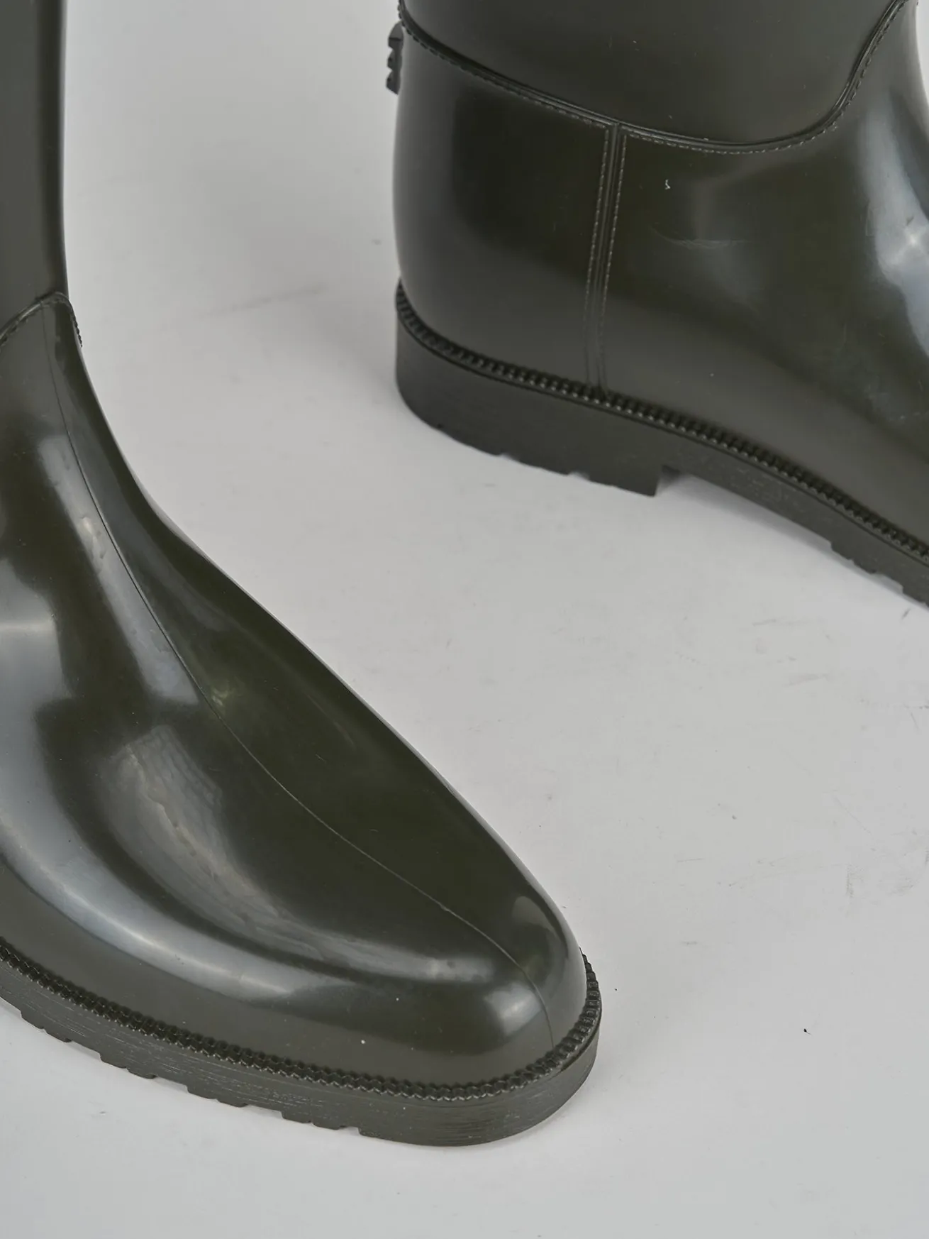 Stivale tacco 2 cm verde gomma