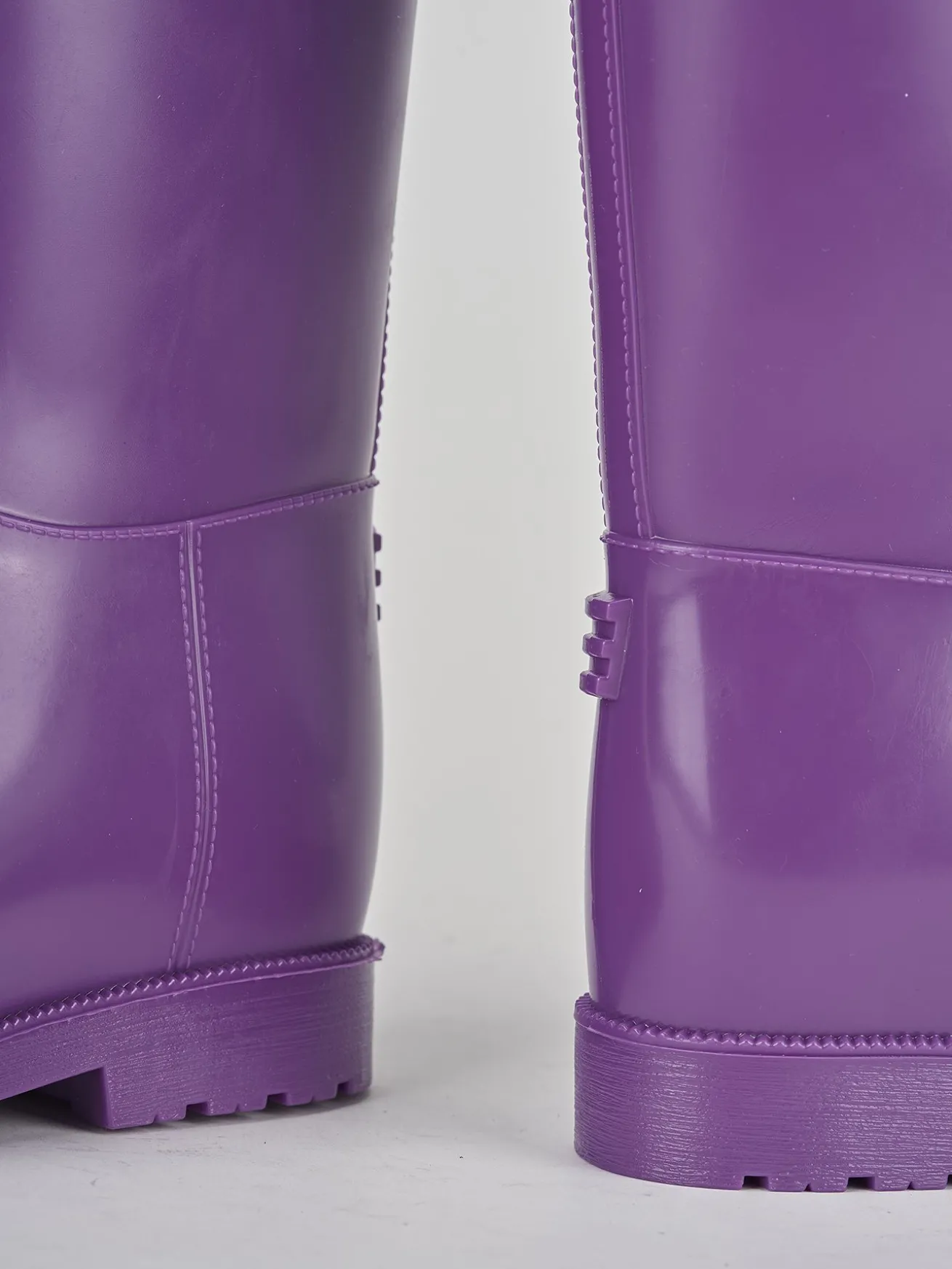Stivale tacco 2 cm viola gomma