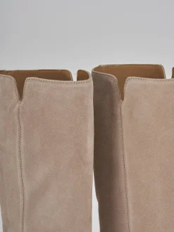 Stivale tacco 1 cm beige camoscio